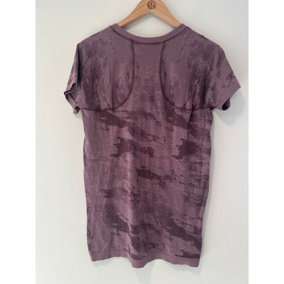 NWOT Athleta Stretch Momento T-Shirt Purple Camo Size Large - Picture 3 of 8
